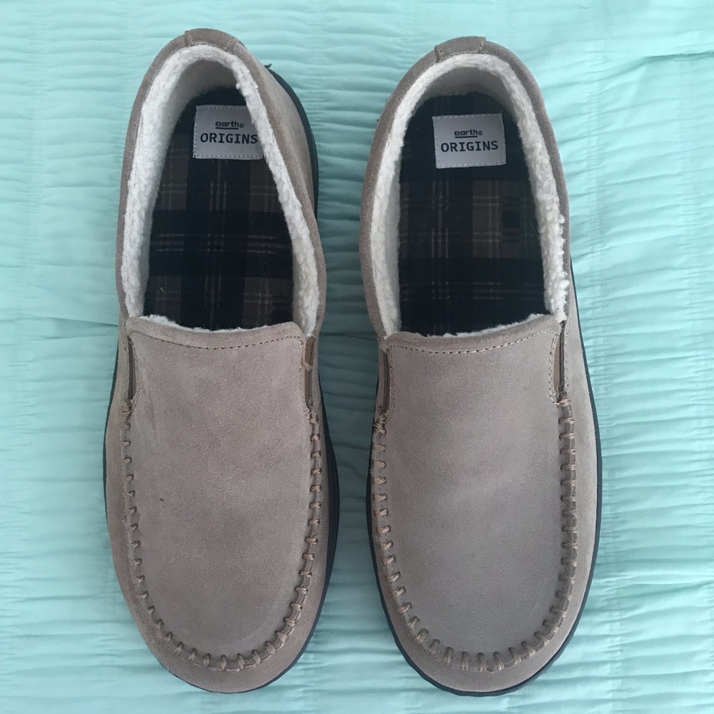 NWOT Size 11 (M width) Men’s Earth Origins Suede Moccasins with Faux Fur Lining
